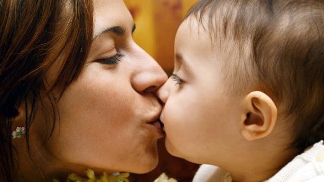 [Cảnh báo] Nguy cơ lây nhiễm vi khuẩn HP cho trẻ từ nụ hôn mỗi ngày 4