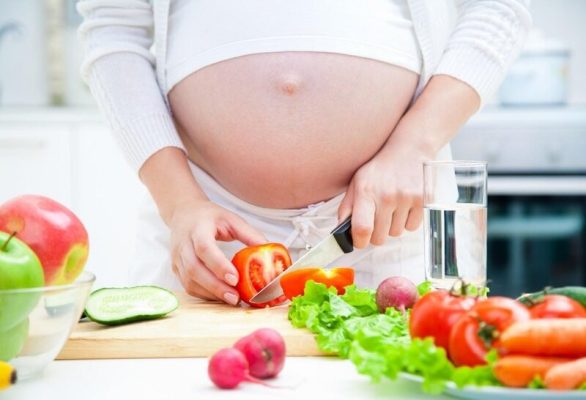 Chế độ dinh dưỡng cho mẹ bầu trong suốt thai kì 1